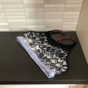 EUC Ivivva by Lululemon girl’s swim top  🍋